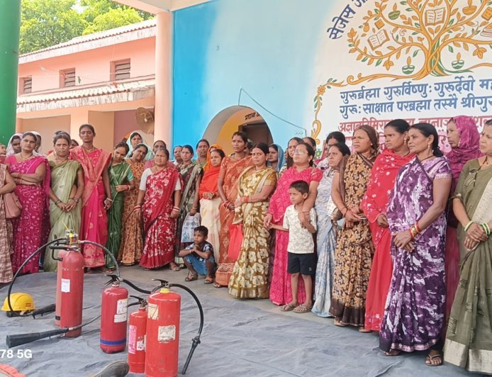 रसोइयों को सिखाए आग से बचाव के गुर, फायर एवं एसडीआरएफ टीम ने दिया व्यावहारिक प्रशिक्षण