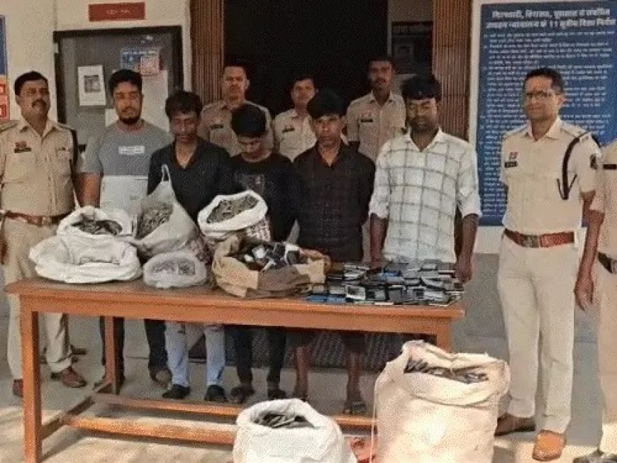 छत्तीसगढ़ में दो बड़ी कार्रवाई, कारों से करोड़ों का सोना-चांदी और सैकड़ों मोबाइल जब्त