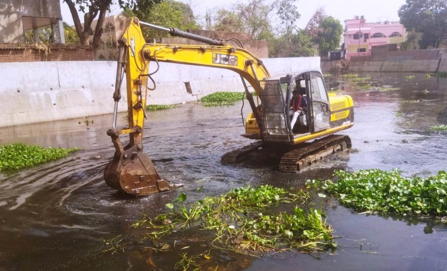 बारिश से पहले अलर्ट मोड में निगम, नालों की सफाई के लिए उतारी गई मशीनें