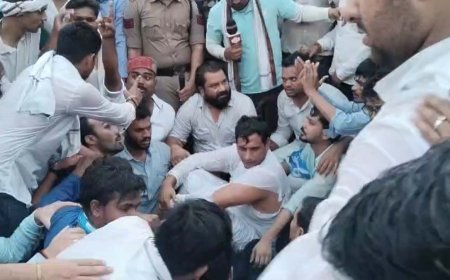 NEET पेपर लीक के विरोध में NSUI का उग्र प्रदर्शन, पुलिस से झड़प में विधायक देवेंद्र यादव का कुर्ता फटा