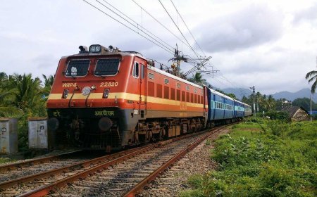 एक ही ट्रैक पर आई छत्तीसगढ़ एक्सप्रेस और मालगाड़ी, बड़ा रेल हादसा टला, यात्रियों की थम गई थी सांसे