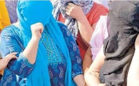 जलाराम लॉज से आ रही थी लड़कियों की आवाजें, आधी रात दुर्ग पुलिस ने मारा छापा, देह व्यापार का खुलासा