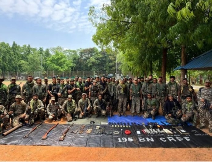 दंतेवाड़ा में नक्सलियों की बड़ी साजिश नाकाम, 3 IED समेत भारी मात्रा में हथियार और विस्फोटक बरामद