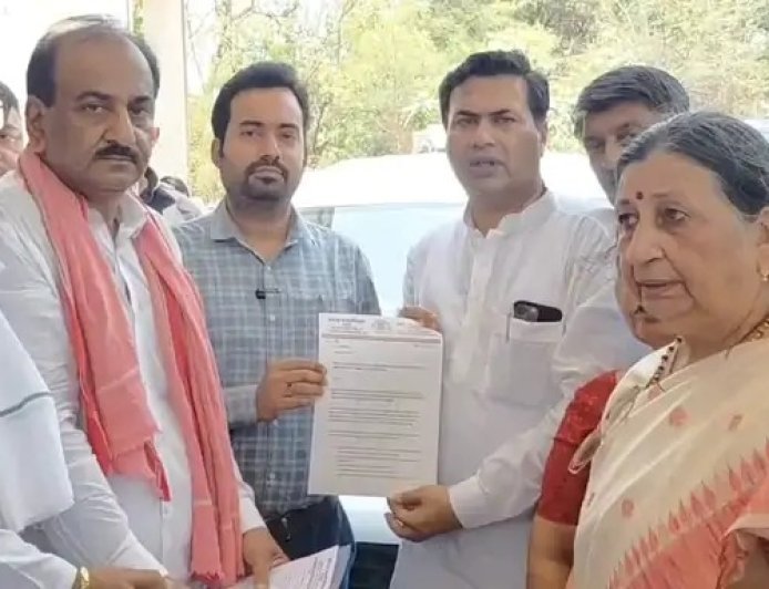 ई-चालान और बढ़े परिवहन शुल्क के खिलाफ कांग्रेस का प्रदर्शन, आरटीओ कार्यालय पहुंचकर उठाई आमजन की
