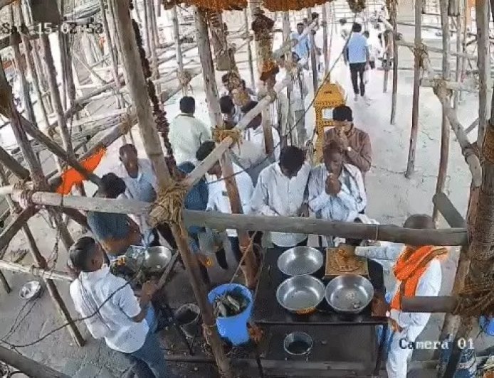 परभणी में हनुमान मंदिर का निर्माणाधीन मंडप ढहा, 7 श्रद्धालुओं की मौत; 25 घायल