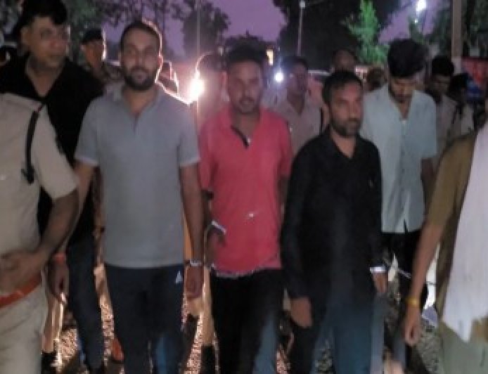 BJP Leader Murder Case: भाजपा नेता समेत 3 की हत्या करने वालों का निकला जुलूस, बोले- अपराध करना पाप है, पुलिस हमारी बाप है,