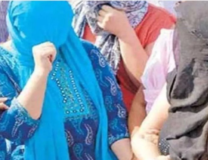 जलाराम लॉज से आ रही थी लड़कियों की आवाजें, आधी रात दुर्ग पुलिस ने मारा छापा, देह व्यापार का खुलासा