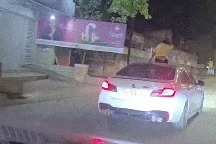हाईवे पर रील्स का खतरनाक शौक, चलती कार के सनरूफ से निकलीं युवतियां