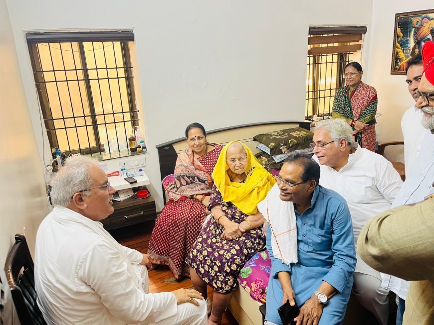 दुर्ग में भूपेश बघेल का वोरा निवास आगमन, अरुण वोरा के साथ संगठन और जनहित के मुद्दों पर मंथन