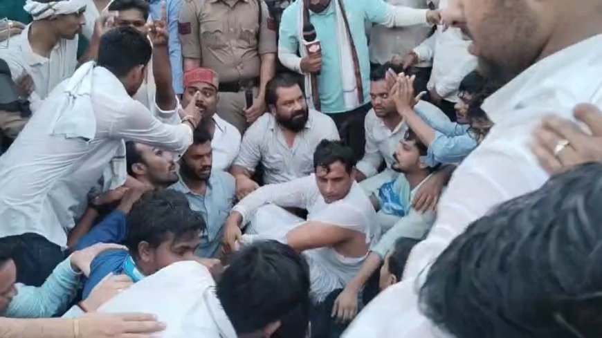 NEET पेपर लीक के विरोध में NSUI का उग्र प्रदर्शन, पुलिस से झड़प में विधायक देवेंद्र यादव का कुर्ता फटा