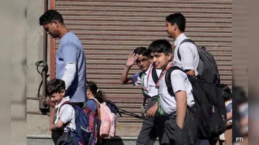 स्कूल खुलने से पहले किताबों का संकट, निजी स्कूलों ने मांगा वितरण शेड्यूल