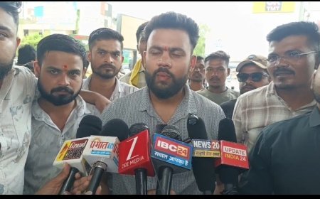 नकटी गांव कार्रवाई के विरोध में युवा कांग्रेस का प्रदर्शन, विधायक का पुतला फूंका'