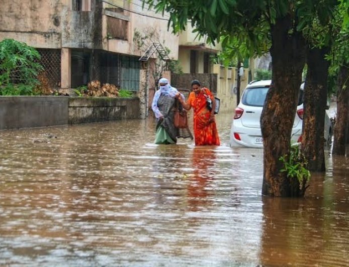 प्रदेश में मानसून हुआ सक्रिय, रायपुर में झमाझम बारिश से जनजीवन प्रभावित; तीन दिन भारी वर्षा की चेतावनी