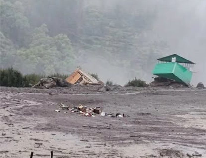 पहलगाम में बादल फटा, उत्तराखंड में भूस्खलन; देश के 70% हिस्से में कमजोर पड़ा मानसून