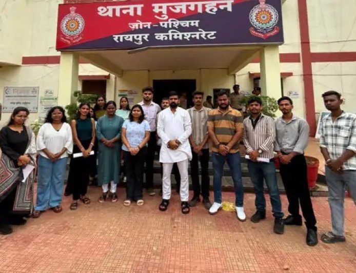 बी-ऑप्टोमेट्री के छात्रों ने विश्वविद्यालय पर लगाया धोखाधड़ी का आरोप, थाने पहुंचकर एफआईआर की मांग
