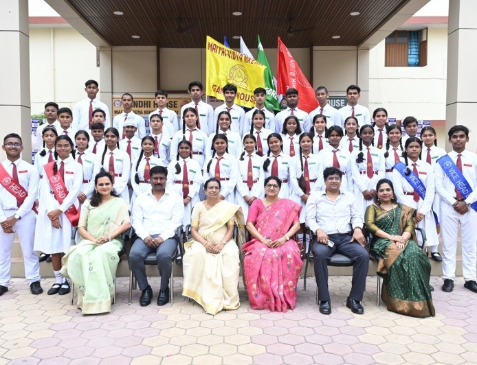 मैत्री विद्या निकेतन में छात्र नेतृत्व का सम्मान, नवनिर्वाचित पदाधिकारियों ने ली शपथ