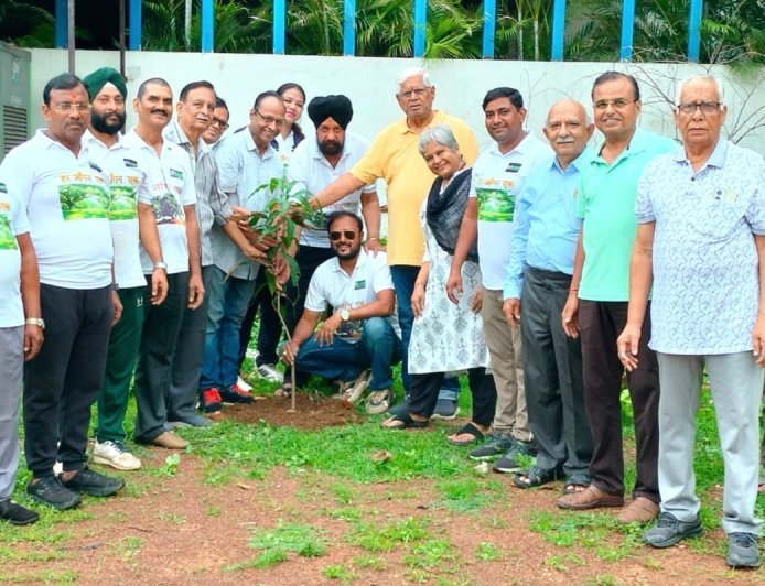 सियान सदन से गूंजा हरियाली का संदेश, ‘हर आंगन एक पेड़’ अभियान के तहत हुआ वृहद पौधारोपण