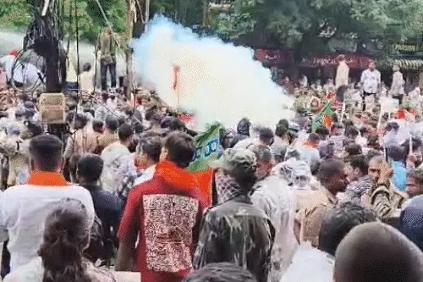 राजधानी में भाजपा-कांग्रेस आमने-सामने, प्रदर्शन के दौरान तनाव; पुलिस ने छोड़े आंसू गैस के गोले