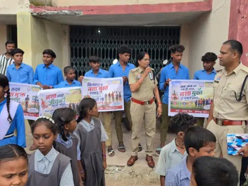 स्कूल पहुंची पुलिस, बच्चों को सिखाए साइबर सुरक्षा, पॉक्सो और ट्रैफिक नियमों के पाठ