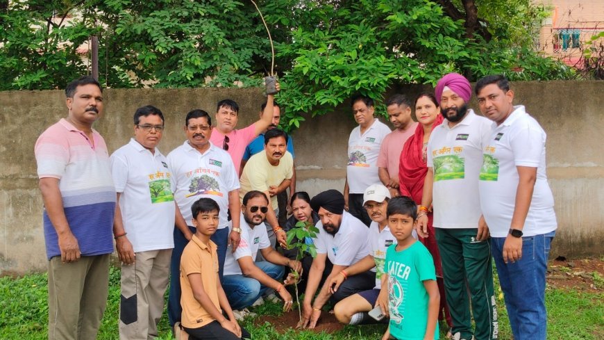 तेज बारिश के बीच भी जारी रहा ‘हर आंगन एक पेड़’ अभियान, ढांचा भवन परिसर में हुआ पौधरोपण
