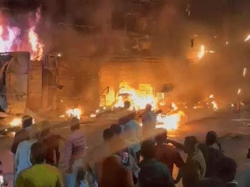 तेलीबांधा में देर रात भीषण अग्निकांड: ऑक्टोपस बार समेत चार प्रतिष्ठान जलकर खाक, कई वाहन भी स्वाहा
