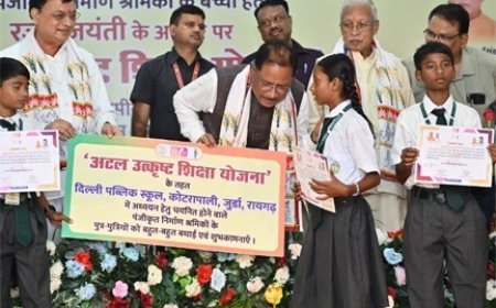 श्रमिक कल्याण में छत्तीसगढ़ ने रचा नया अध्याय, ढाई साल में लाखों परिवारों को मिला सुरक्षा और सम्मान का आधार