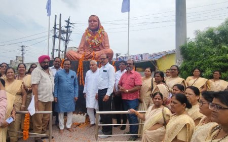 मिनीमाता की पुण्यतिथि पर अरुण वोरा व आर.एन. वर्मा ने अर्पित की श्रद्धांजलि