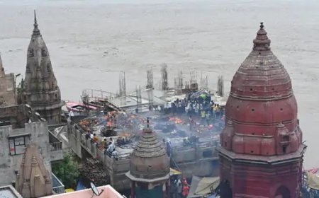 यूपी में बाढ़ का असर, वाराणसी के घाट डूबे