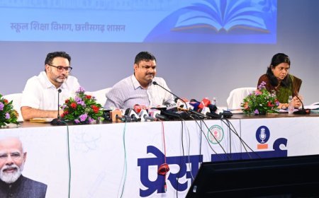 ‘स्कूल को अपना समझें, बच्चों पर फोकस करें’: शिक्षा मंत्री यादव ने अफसरों को दिखाई आईना