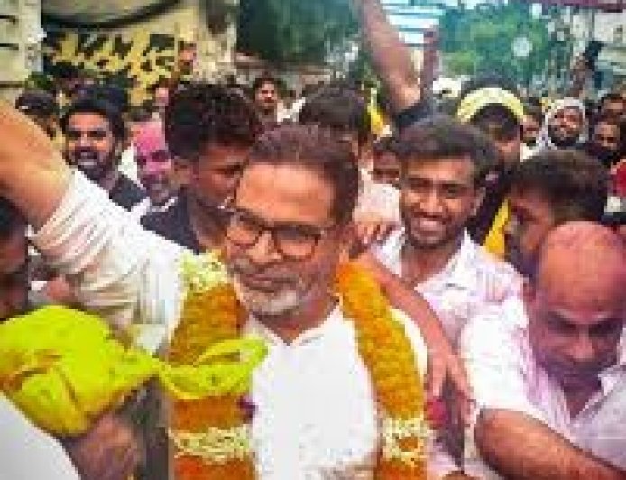 उपचुनावों में बदला राजनीतिक समीकरण, बांकीपुर में प्रशांत किशोर की बढ़त, दतिया में कांग्रेस और मंजलपुर में भाजपा की जीत