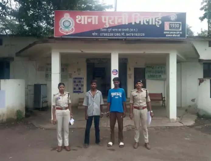 दुर्ग में पुलिस का शिकंजा: 5 बदमाश गिरफ्तार, चार धारदार हथियार जब्त
