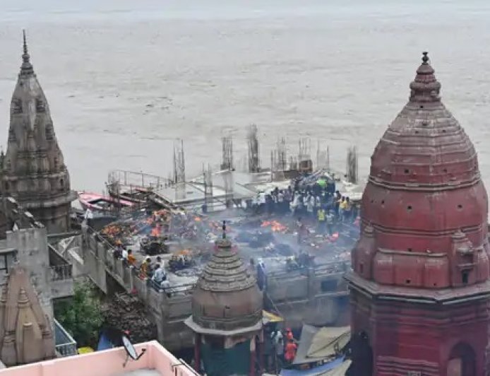यूपी में बाढ़ का असर, वाराणसी के घाट डूबे