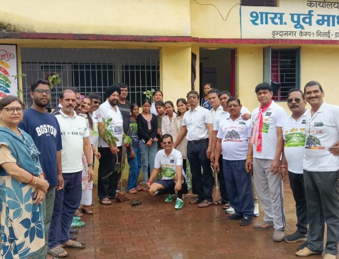 वृंदा नगर स्कूल परिसर में पौधरोपण, बच्चों और स्कूल प्रबंधन ने लिया पर्यावरण संरक्षण का संकल्प
