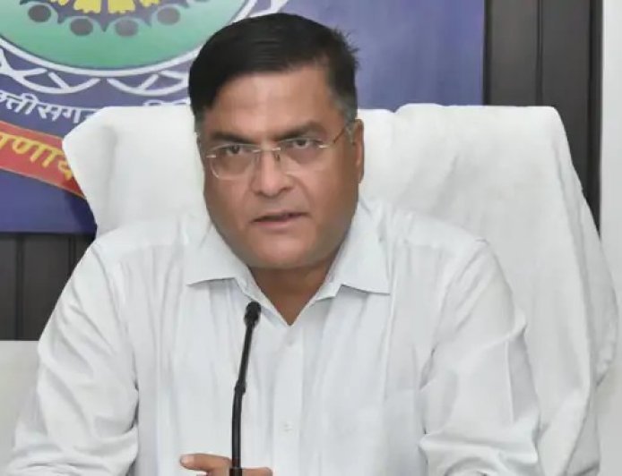 शराब के आरोपी को छुड़ाने पहुंचे दो आरक्षक, प्रधान आरक्षक से की बदसलूकी; दोनों सस्पेंड