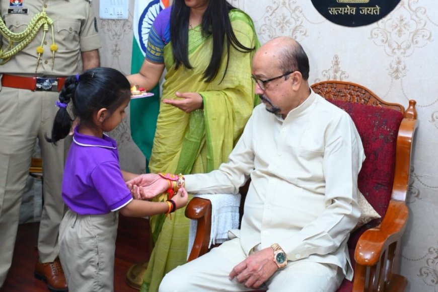 लोक भवन में गूंजा अपनत्व का संदेश, दिव्यांग बच्चों ने राज्यपाल रमेन डेका को बांधा रक्षा सूत्र