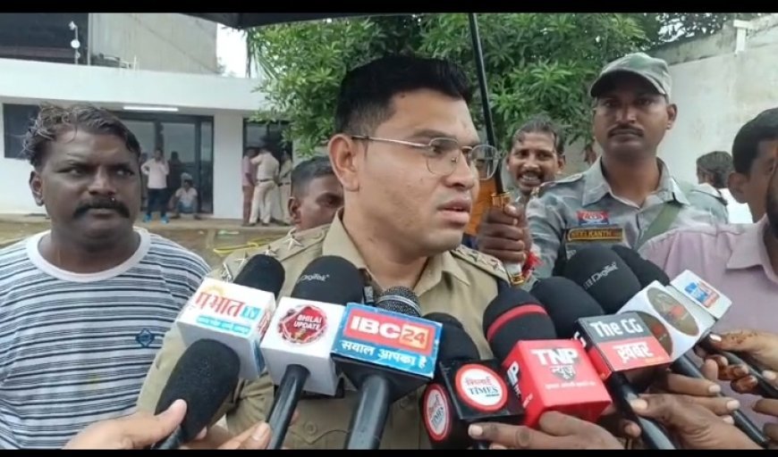 30 फीट से गिरकर फीटर की मौत, दो दिन बाद मुआवजे के लिए फैक्ट्री के सामने प्रदर्शन