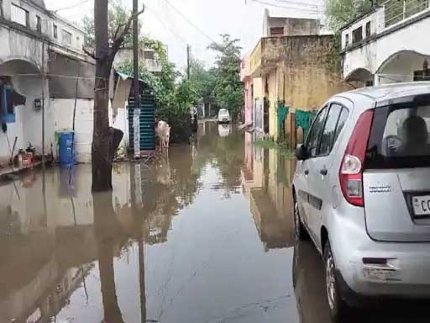 सेजबहार में नाला बना मुसीबत, घरों में घुसा गंदा पानी