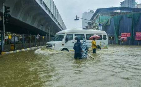 कहीं डूबी सड़कें तो कहीं खिसकी पहाड़ियां, बिहार में 48 लाख लोग बाढ़ से प्रभावित