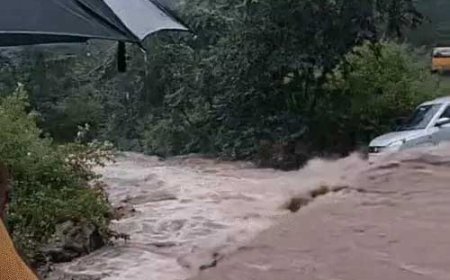 बारिश और भूस्खलन से बिगड़े हालात, केदारनाथ पैदल यात्रा पर तीसरे दिन भी रोक