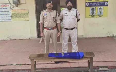 चाकू दिखाया, गले से मंगलसूत्र खींचा और बाइक से भाग निकले