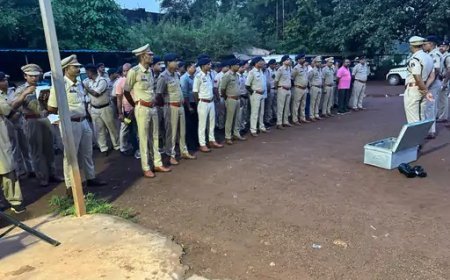 दुर्ग जेल में सुबह 6 बजे अचानक पहुंची पुलिस टीम, बैरकों से मिले दो मोबाइल