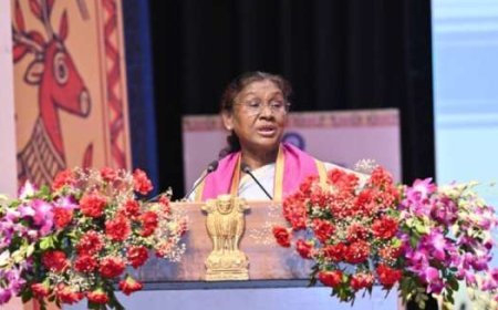 राष्ट्रपति द्रौपदी मुर्मू ने छात्रों को समझाया सेवा का महत्व, कहा- समाज के लिए करें योगदान