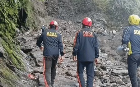 भारी बारिश से बिगड़े हालात, केदारनाथ मार्ग बंद; यूपी-बिहार में बाढ़ का खतरा