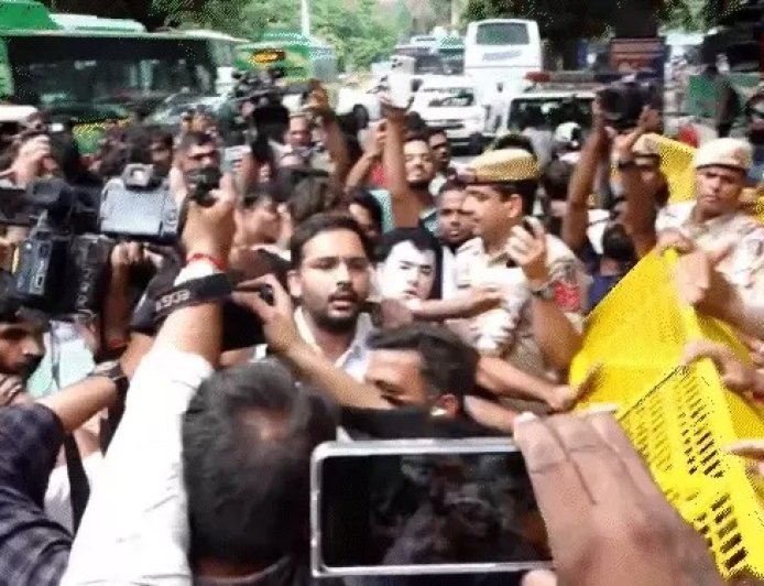 CJP का थाने पर 3 घंटे प्रदर्शन, संजय कुमार से मारपीट मामले में गिरफ्तारी की मांग