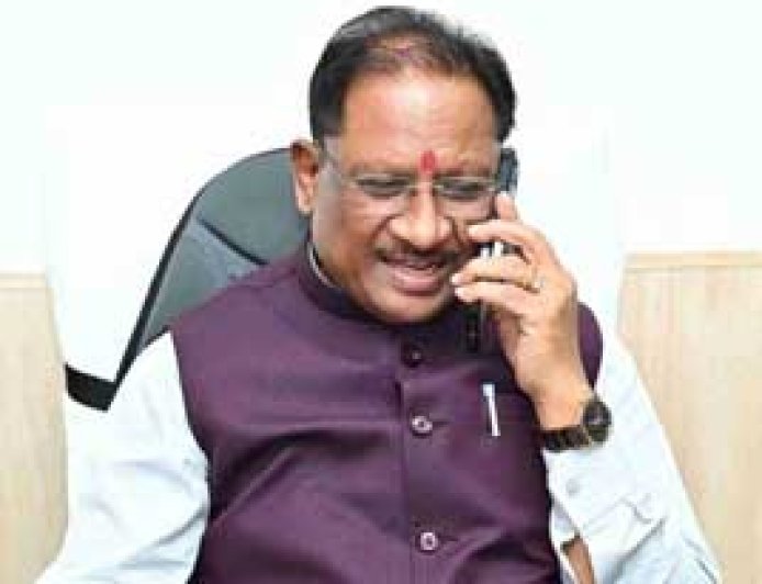 अंबिकापुर के सड़क की वायरल वीडियो का मुख्यमंत्री विष्णु देव साय ने लिया संज्ञान: कलेक्टर अजीत वसंत से दूरभाष पर की चर्चा, सड़क को तत्काल सुधारने के दिए निर्देश