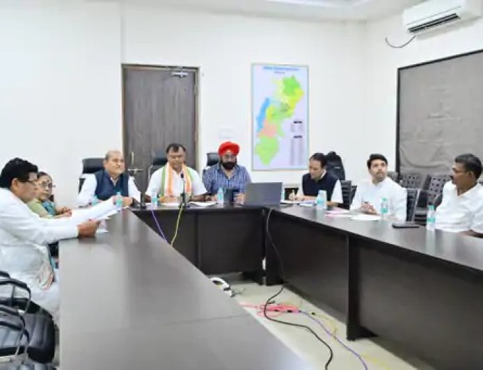 राजीव भवन में कांग्रेस की अनुशासन बैठक, 36 वापसी आवेदनों पर हुई चर्चा