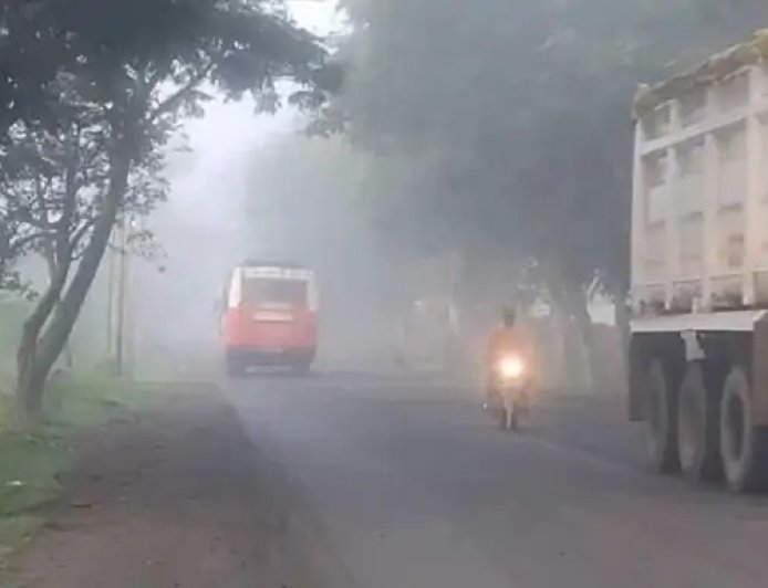 कोहरे की चादर में पेंड्रा, बारिश ने बदला मौसम का मिजाज