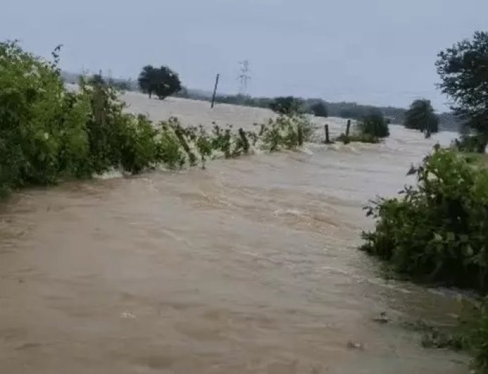 बारिश से छत्तीसगढ़ बेहाल, कई जिलों में बाढ़ जैसे हालात