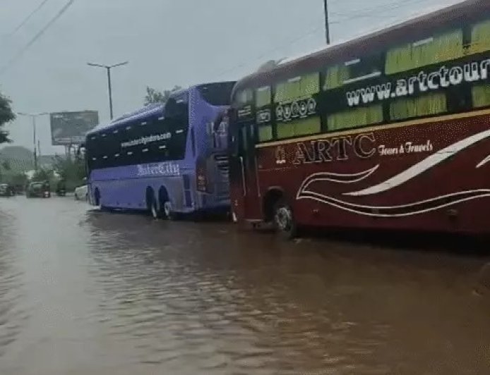 बैराजों से पानी छोड़े जाने के बाद बढ़ा शिवनाथ का जलस्तर