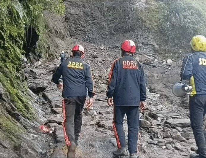 भारी बारिश से बिगड़े हालात, केदारनाथ मार्ग बंद; यूपी-बिहार में बाढ़ का खतरा